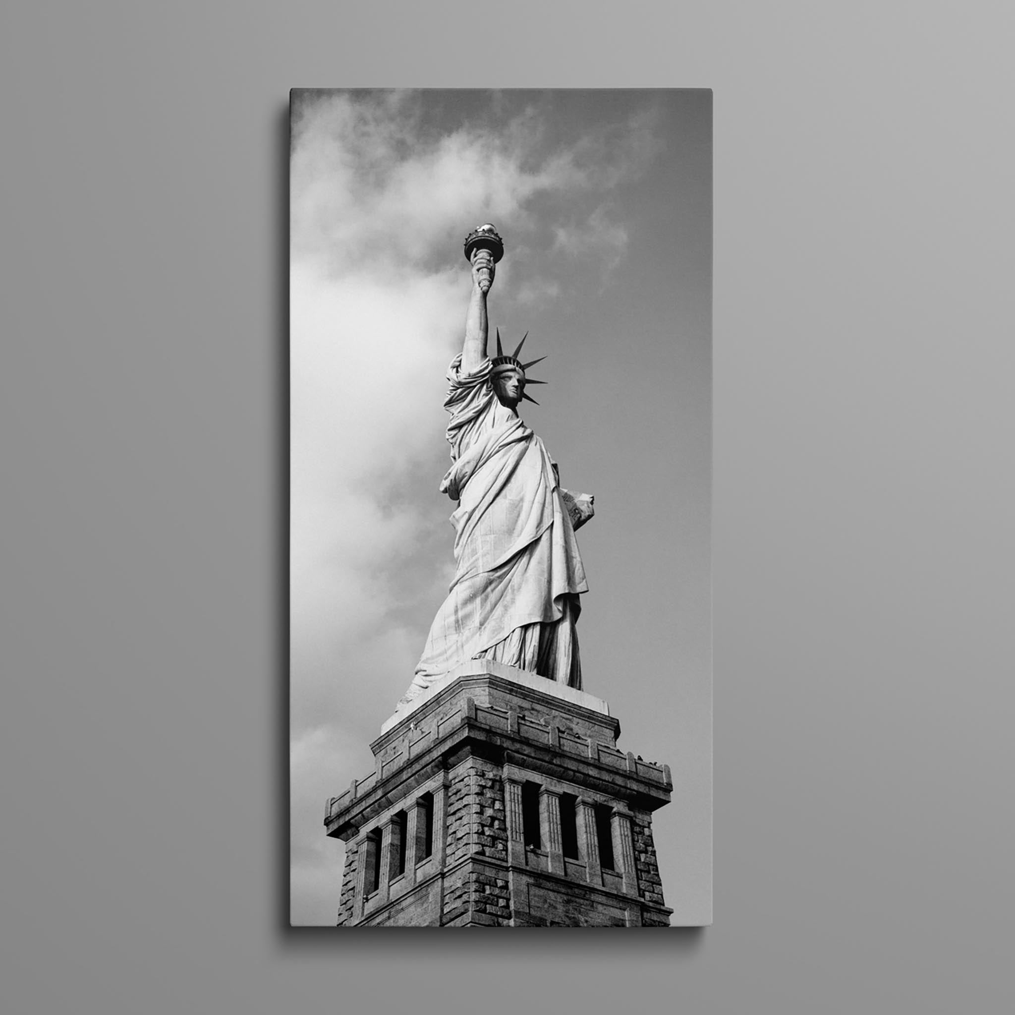 Stature of Liberty B&W