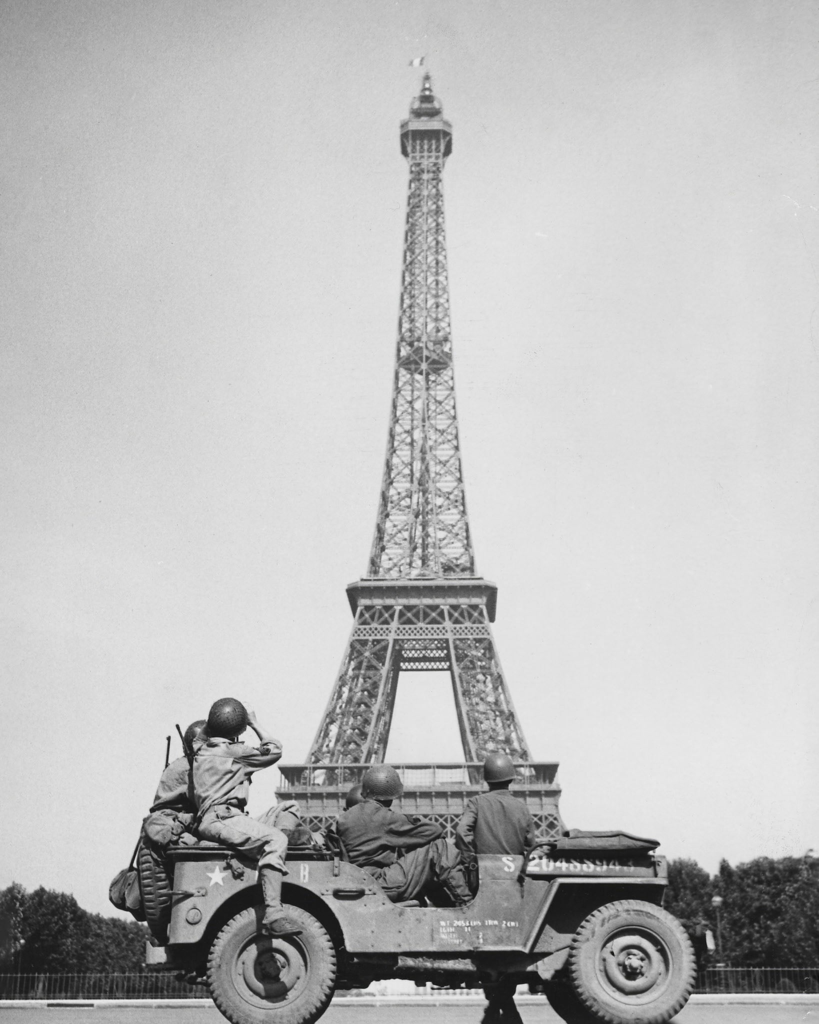 American soldiers watch as the Tricolor flies from the Eiffel Tower again, WWII Europe France