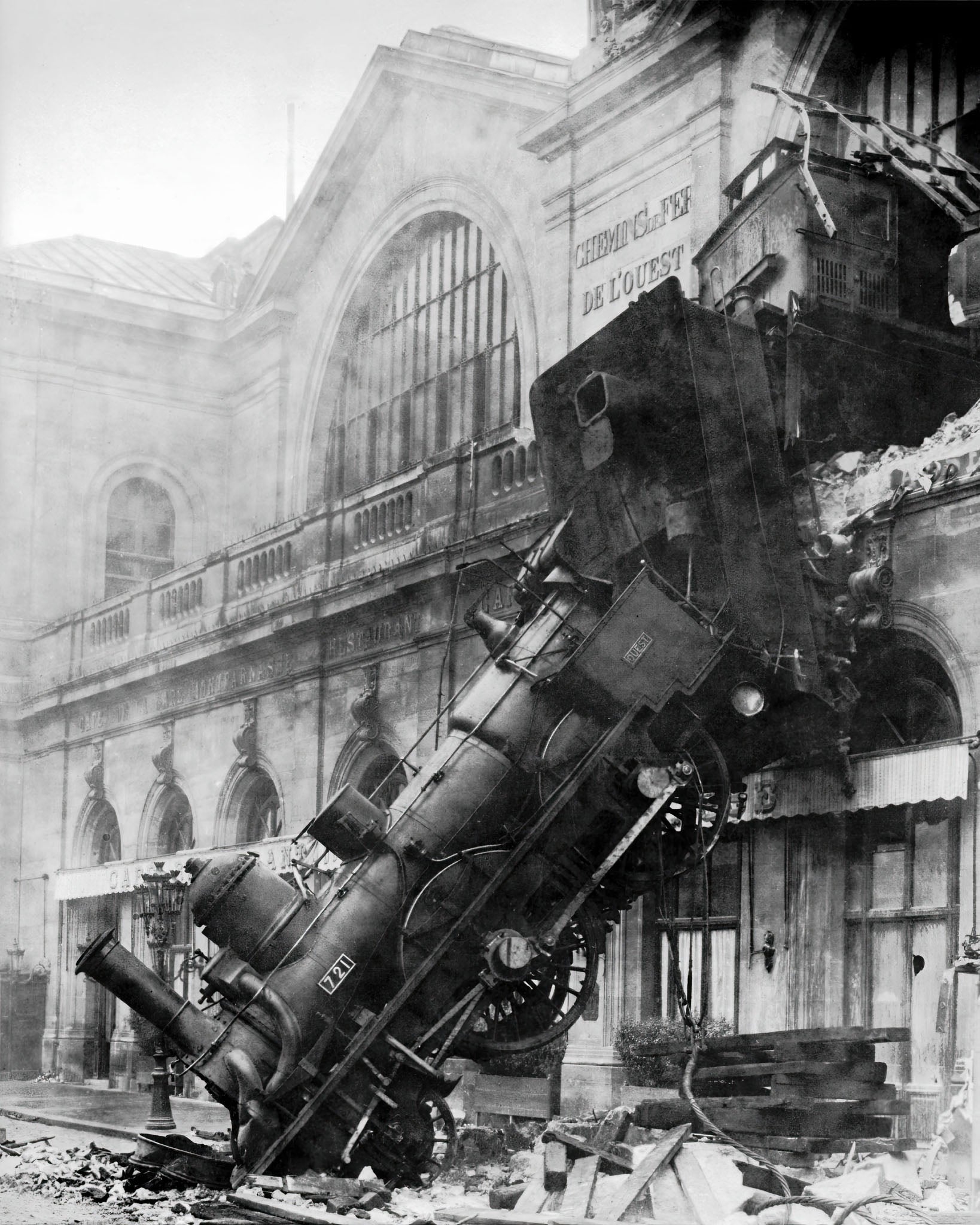 Vintage 1895 accident black and white