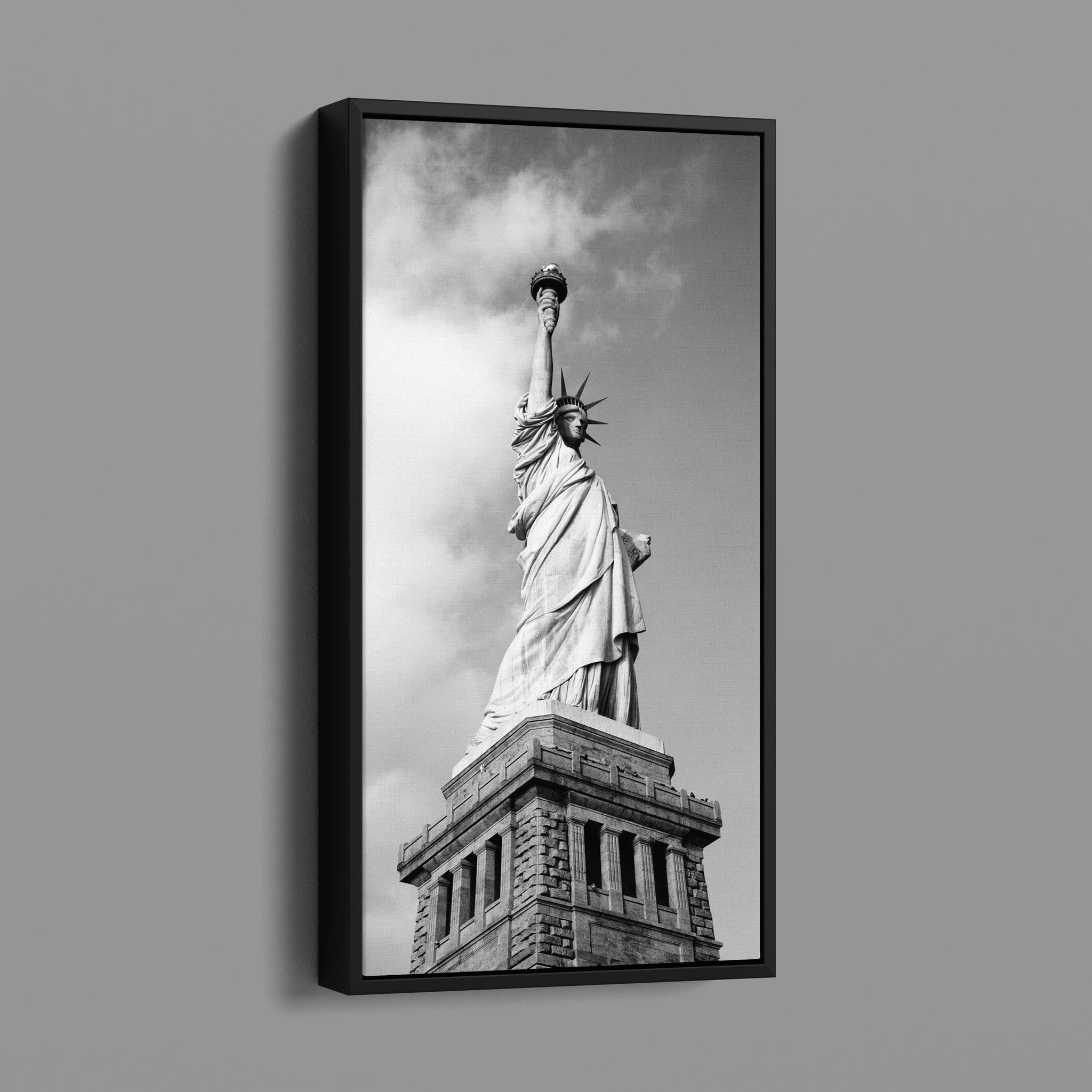 Stature of Liberty B&W